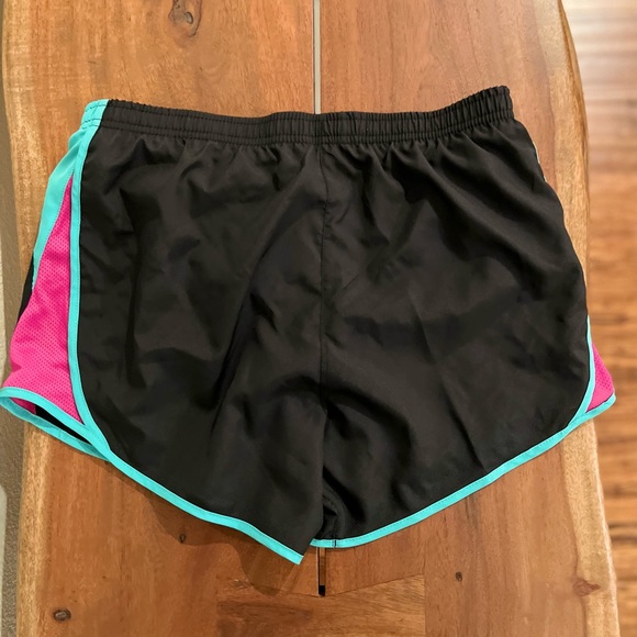 New w/tags Nike Drifit shorts Women’s size XS - Picture 5 of 7